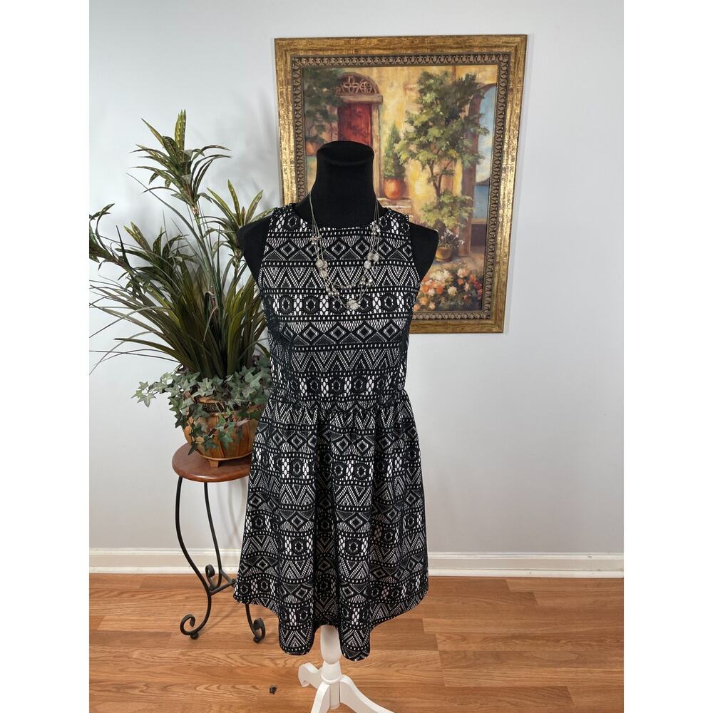 Tacera Fit & Flare Dress Womens Petite S Black Grometric Sleeveless Monochrome